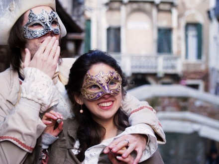 Carnavalul de la Venetia 2015, excursie cu autocarul organizata de agentia de turism Olimpia Travel.